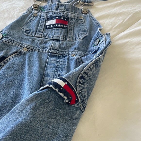 Vintage Boys Size 4 Tommy Hilfiger Light Blue Denim Overalls - Picture 2 of 6